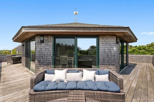 76 Washque Ave, Edgartown, MA 02539