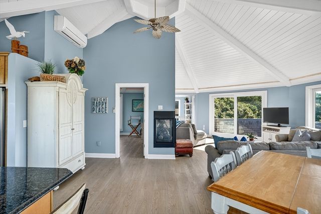 76 Washque Ave, Edgartown, MA 02539