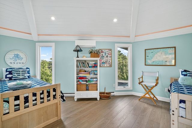 76 Washque Ave, Edgartown, MA 02539