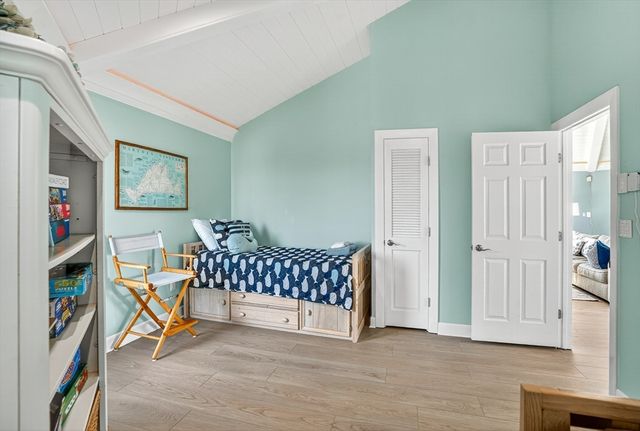 76 Washque Ave, Edgartown, MA 02539