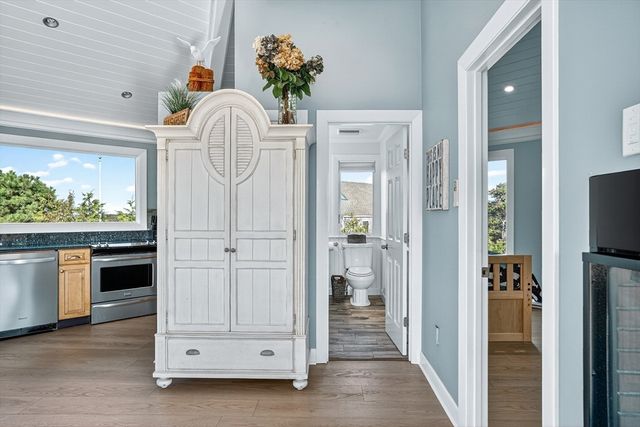 76 Washque Ave, Edgartown, MA 02539