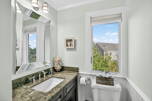 76 Washque Ave, Edgartown, MA 02539