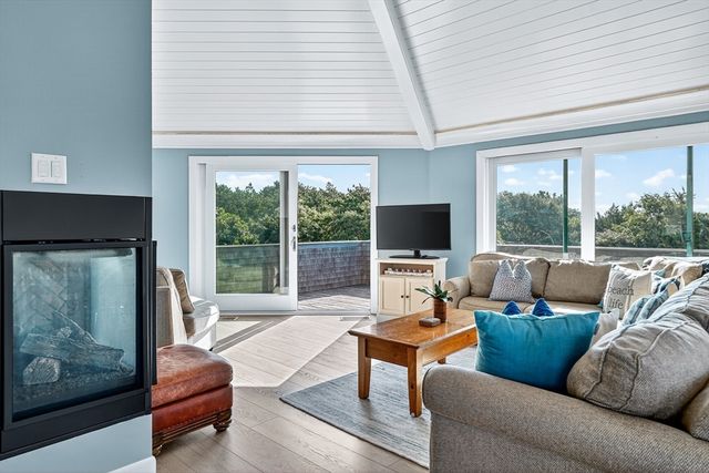 76 Washque Ave, Edgartown, MA 02539