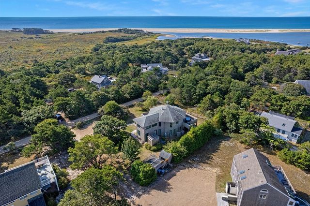 76 Washque Ave, Edgartown, MA 02539