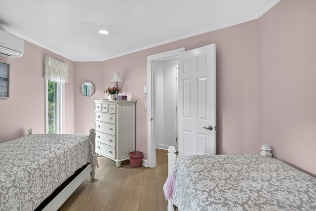 76 Washque Ave, Edgartown, MA 02539