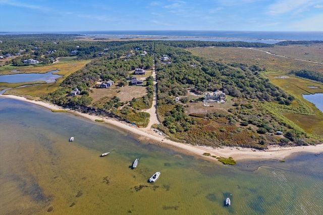 76 Washque Ave, Edgartown, MA 02539