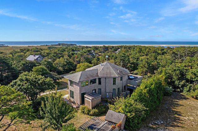 76 Washque Ave, Edgartown, MA 02539