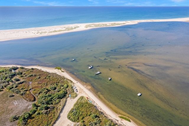 76 Washque Ave, Edgartown, MA 02539