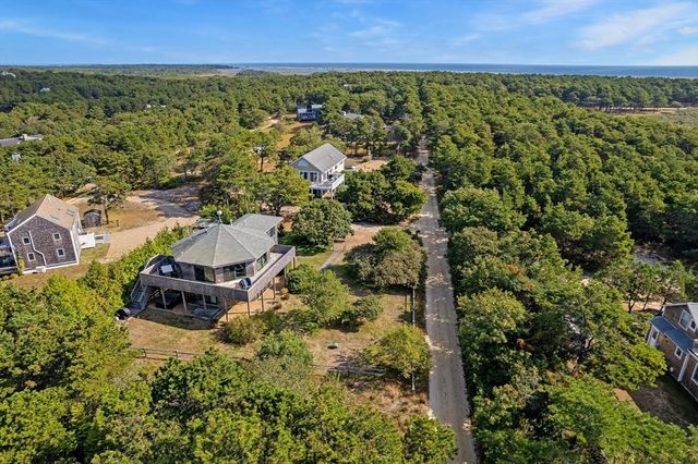 76 Washque Ave, Edgartown, MA 02539