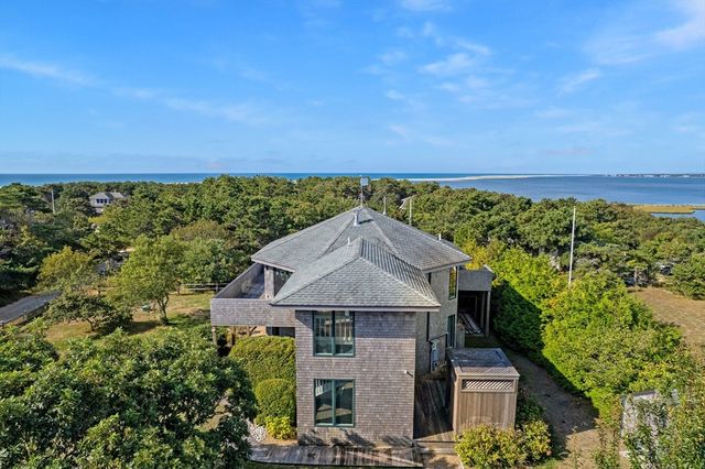 76 Washque Ave, Edgartown, MA 02539