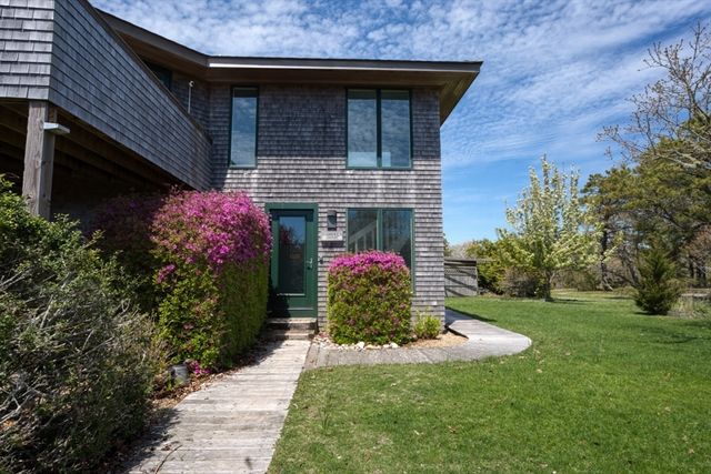 76 Washque Ave, Edgartown, MA 02539