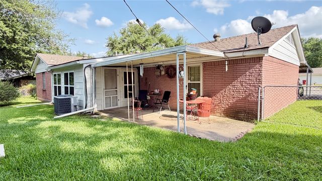 309 Glen Oaks, Bonham, TX 75418