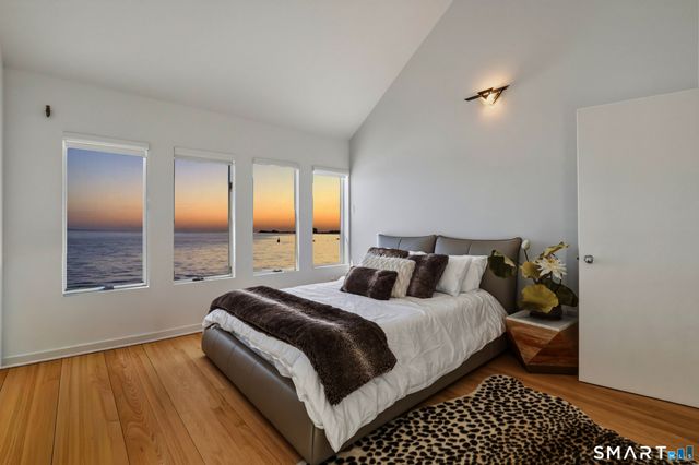 9 Loop Road, Clinton, CT 06413