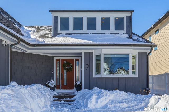 9 Loop Road, Clinton, CT 06413