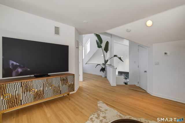 9 Loop Road, Clinton, CT 06413