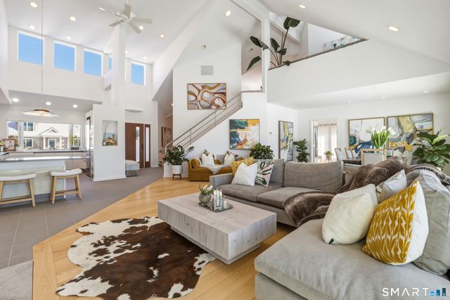 9 Loop Road, Clinton, CT 06413