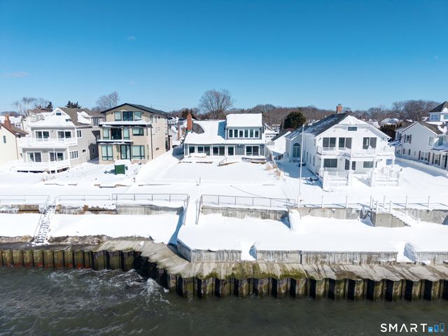 9 Loop Road, Clinton, CT 06413