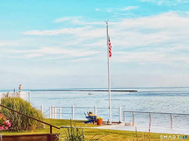 9 Loop Road, Clinton, CT 06413