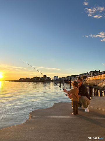 9 Loop Road, Clinton, CT 06413