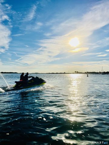 9 Loop Road, Clinton, CT 06413