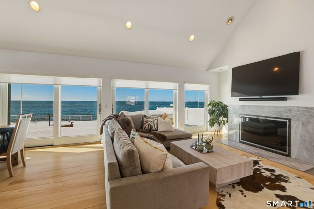 9 Loop Road, Clinton, CT 06413