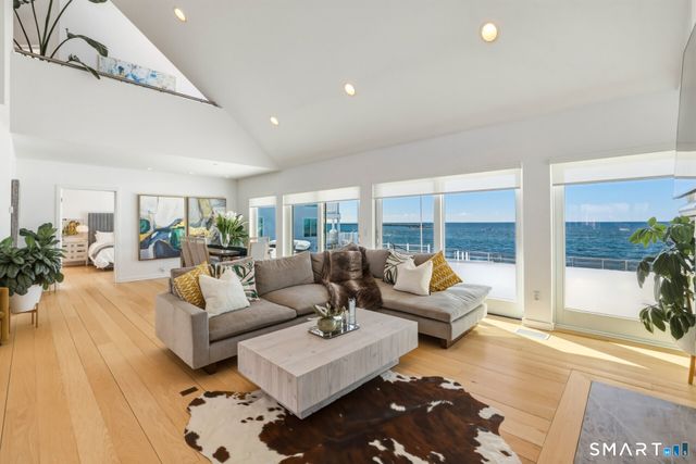 9 Loop Road, Clinton, CT 06413