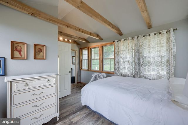 435 N BURBERRY LN, Mount Wolf, PA 17347