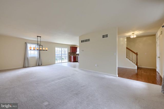 435 N BURBERRY LN, Mount Wolf, PA 17347