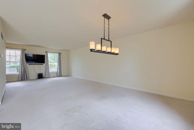 435 N BURBERRY LN, Mount Wolf, PA 17347
