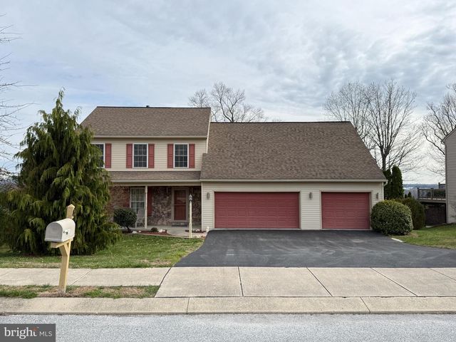 435 N BURBERRY LN, Mount Wolf, PA 17347