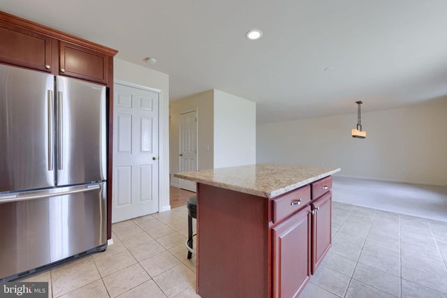 435 N BURBERRY LN, Mount Wolf, PA 17347