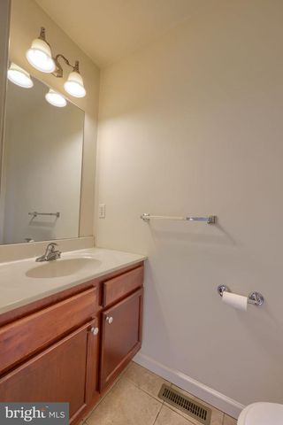 435 N BURBERRY LN, Mount Wolf, PA 17347