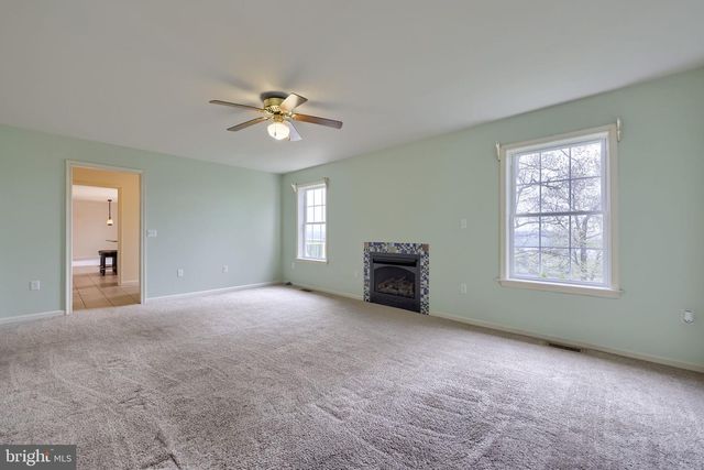 435 N BURBERRY LN, Mount Wolf, PA 17347