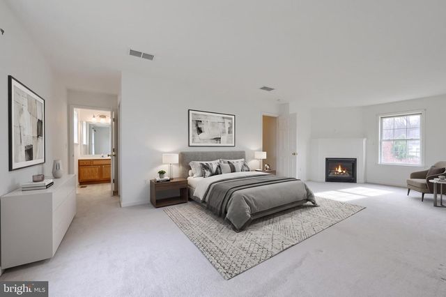 435 N BURBERRY LN, Mount Wolf, PA 17347