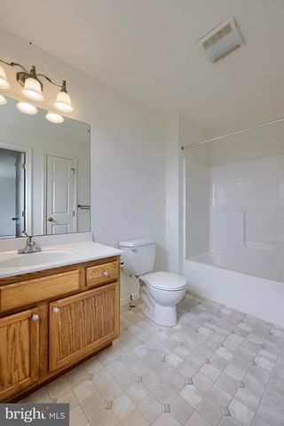 435 N BURBERRY LN, Mount Wolf, PA 17347