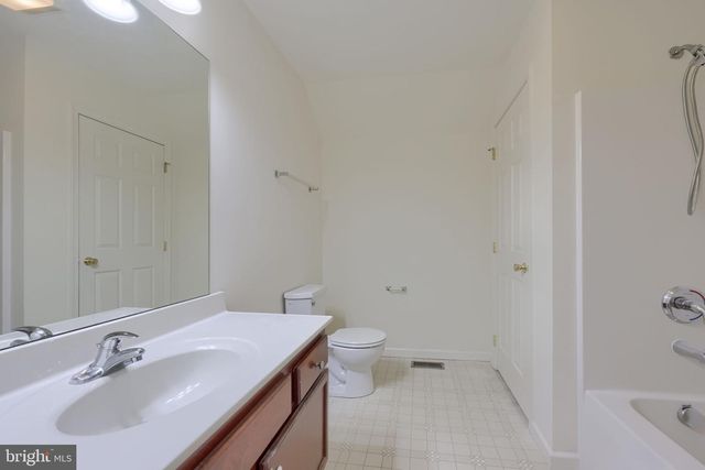 435 N BURBERRY LN, Mount Wolf, PA 17347