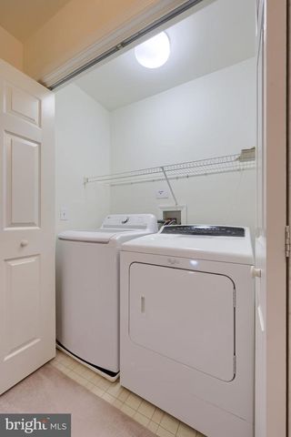 435 N BURBERRY LN, Mount Wolf, PA 17347