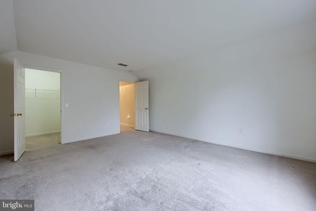 435 N BURBERRY LN, Mount Wolf, PA 17347