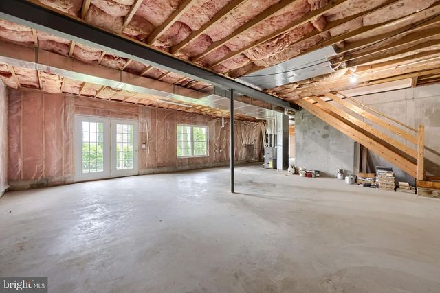 435 N BURBERRY LN, Mount Wolf, PA 17347