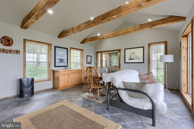 435 N BURBERRY LN, Mount Wolf, PA 17347