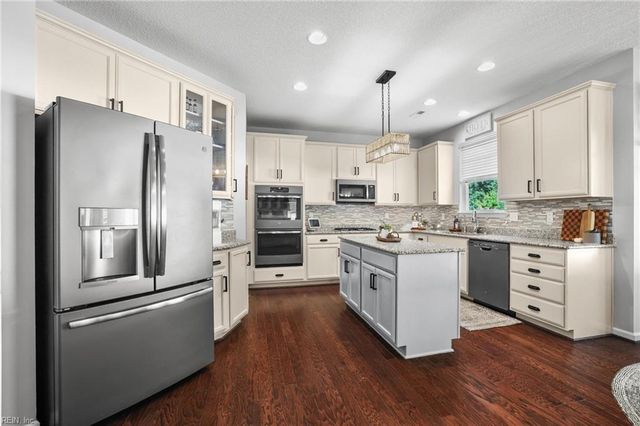 728 Angel Wing DR, Chesapeake, VA 23323