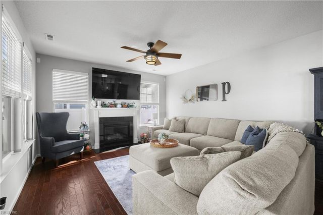 728 Angel Wing DR, Chesapeake, VA 23323