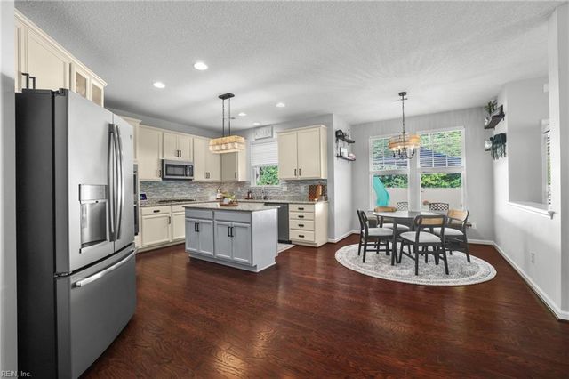 728 Angel Wing DR, Chesapeake, VA 23323