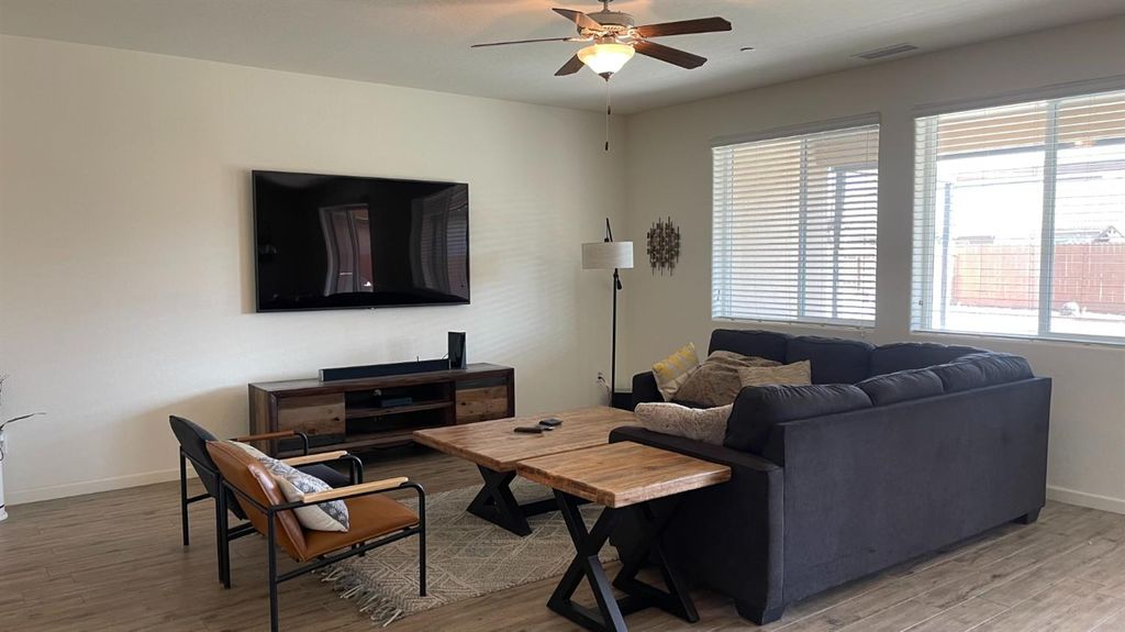 Image 3 of property listing at 2269 Cortner Street, Hanford, CA 93230