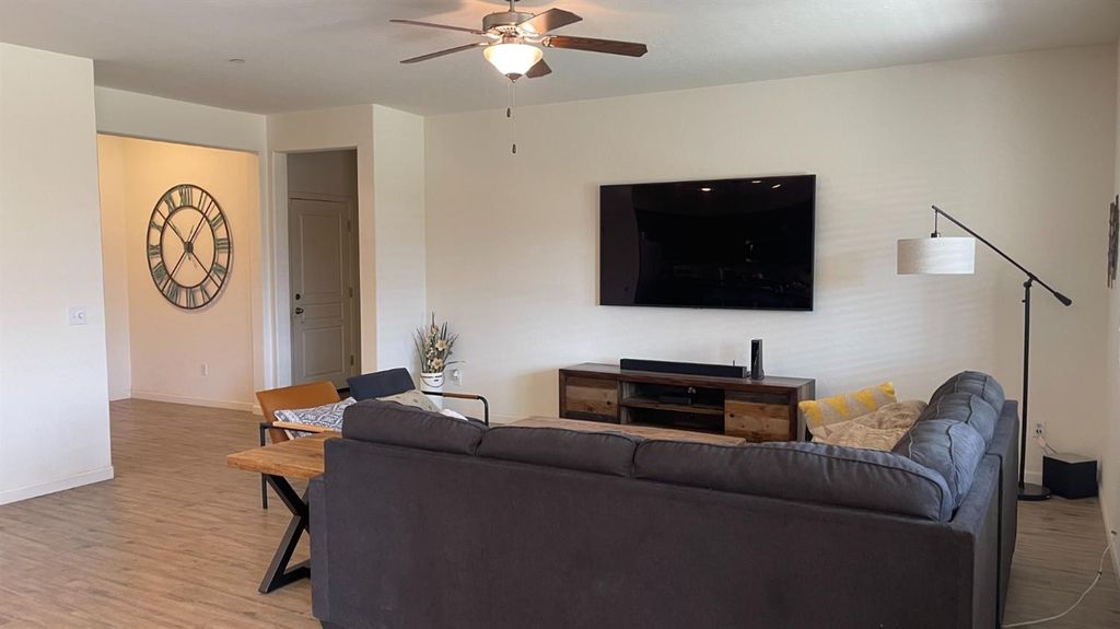 Image 4 of property listing at 2269 Cortner Street, Hanford, CA 93230
