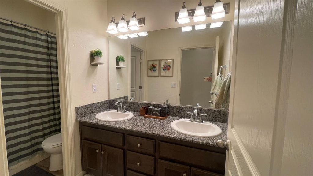 Image 7 of property listing at 2269 Cortner Street, Hanford, CA 93230