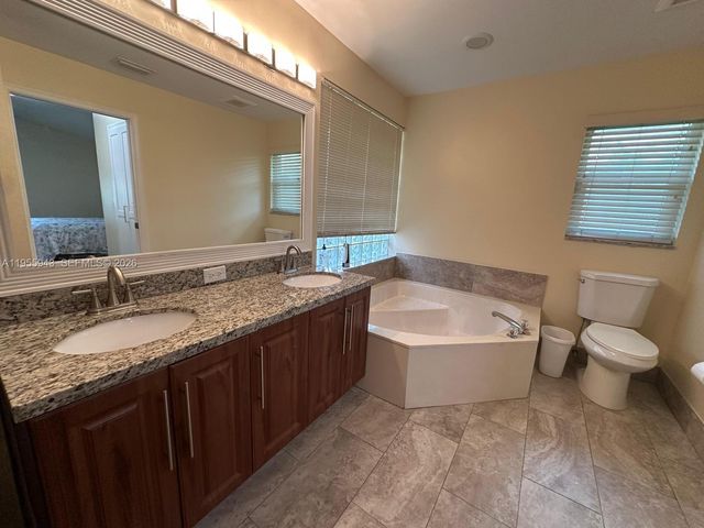 4199 NW 81st Ter, Coral Springs, FL 33065