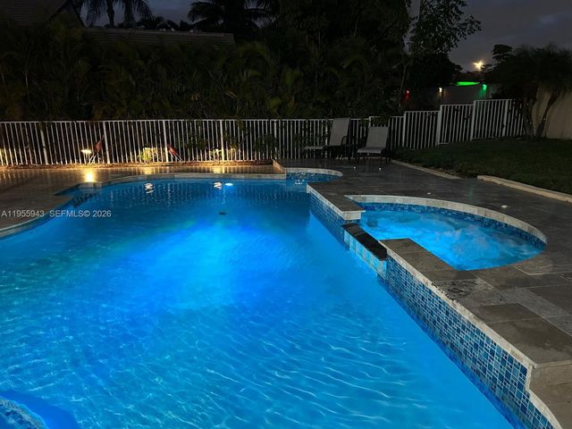 4199 NW 81st Ter, Coral Springs, FL 33065