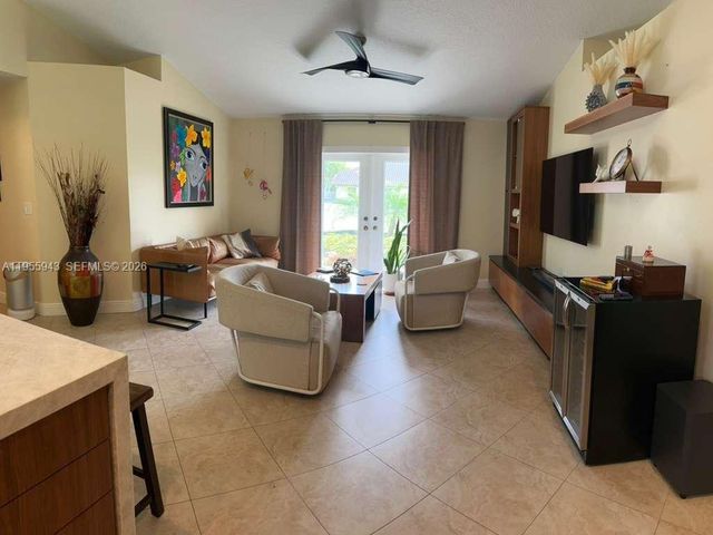 4199 NW 81st Ter, Coral Springs, FL 33065