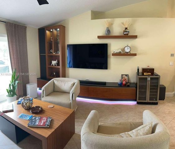 4199 NW 81st Ter, Coral Springs, FL 33065